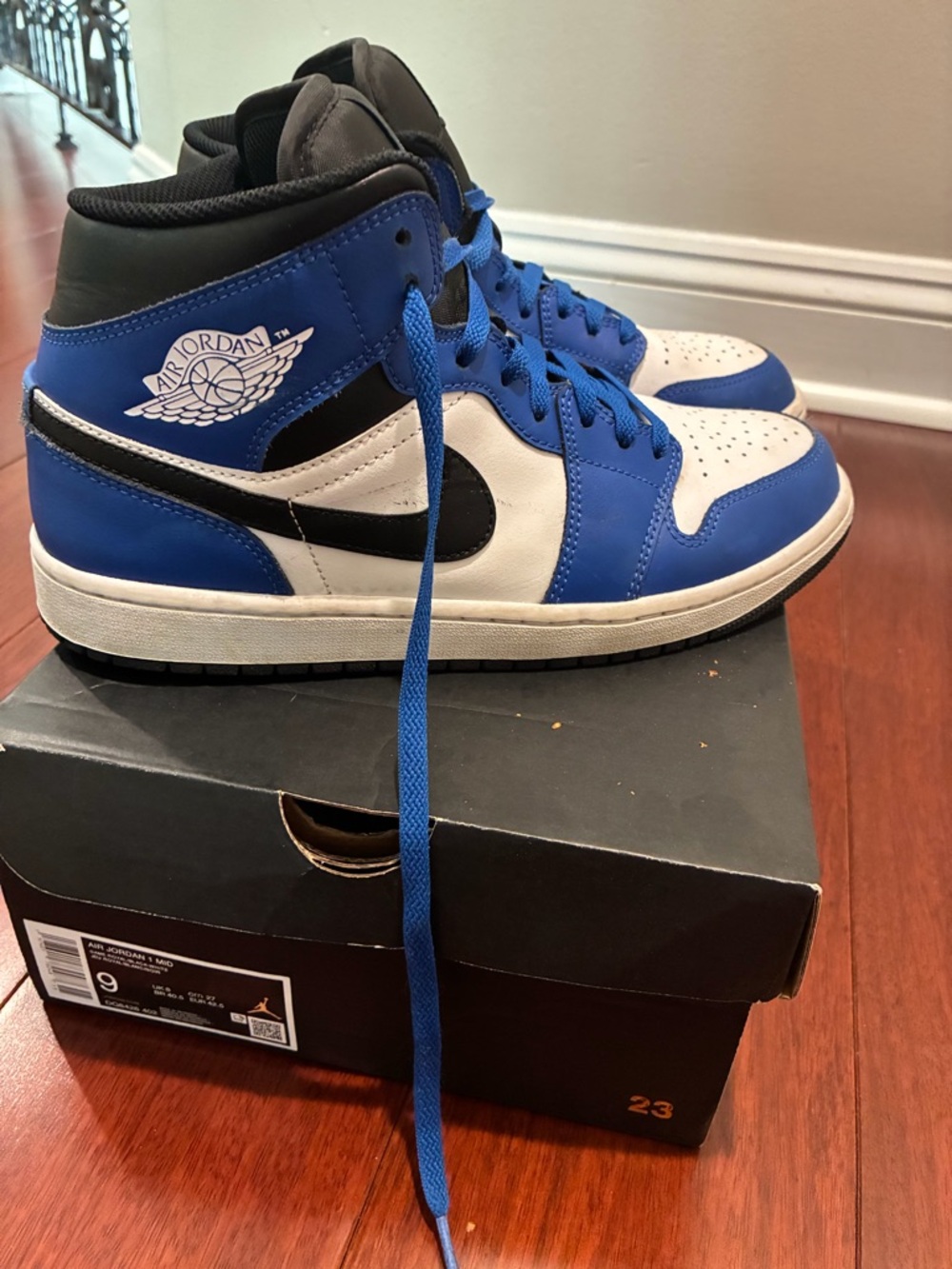 Air Jordan 1 Mid in Blue, White & Black